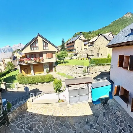 Casa Pelaire -tucasaenlospirineos Casa de Férias *